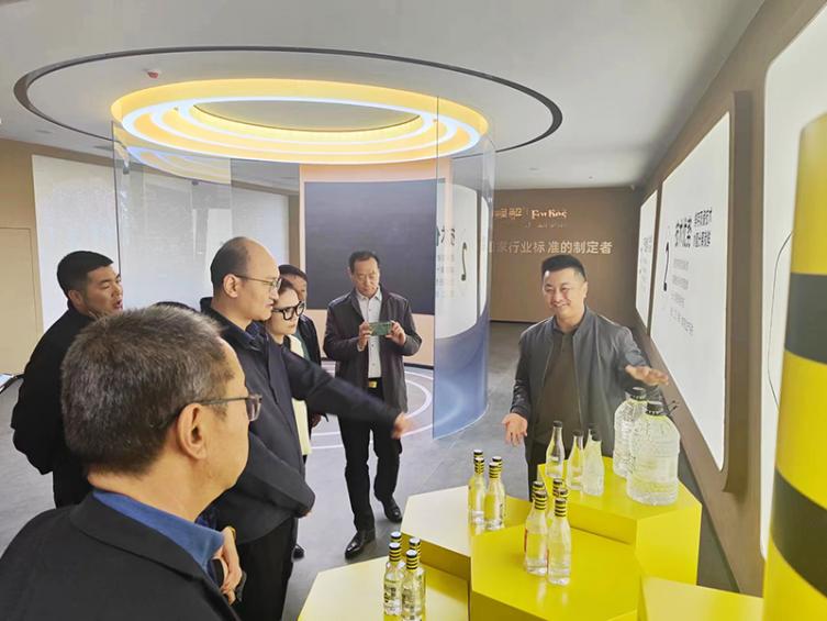 2024年赴陜西商洛國蜂蜜水產(chǎn)業(yè)園考察調(diào)研